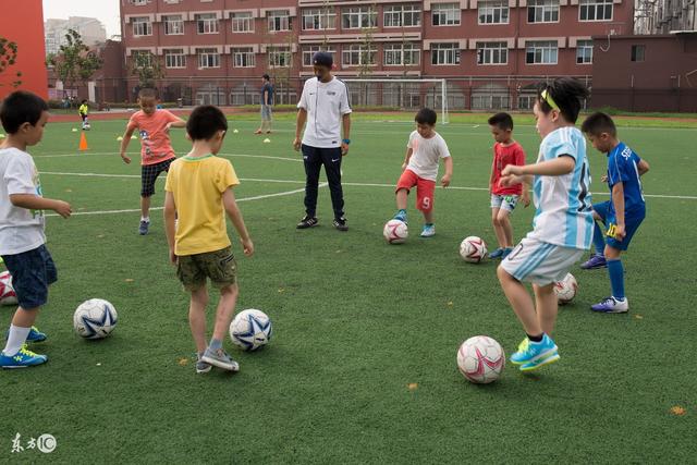 英超综合：曼联客场小胜切尔西